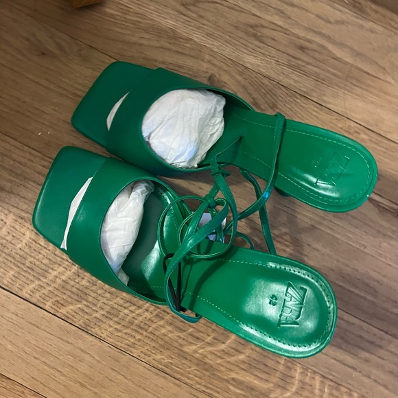NEW. ZARA Heeled sandals. - Picture 3 of 6